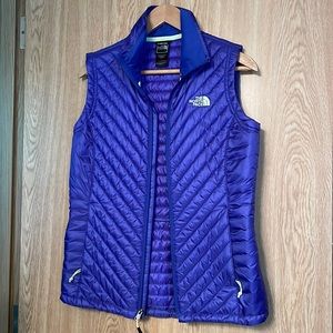 North face purple vest size S like new